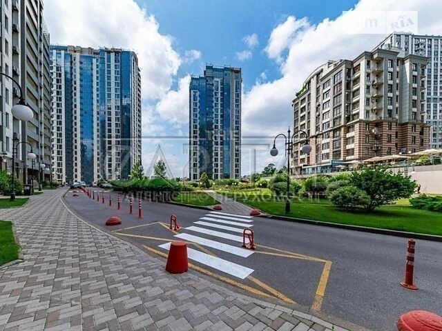 Продаж 7к квартири 303 кв. м на вул. Андрія Верхогляда 7 ЧЕР