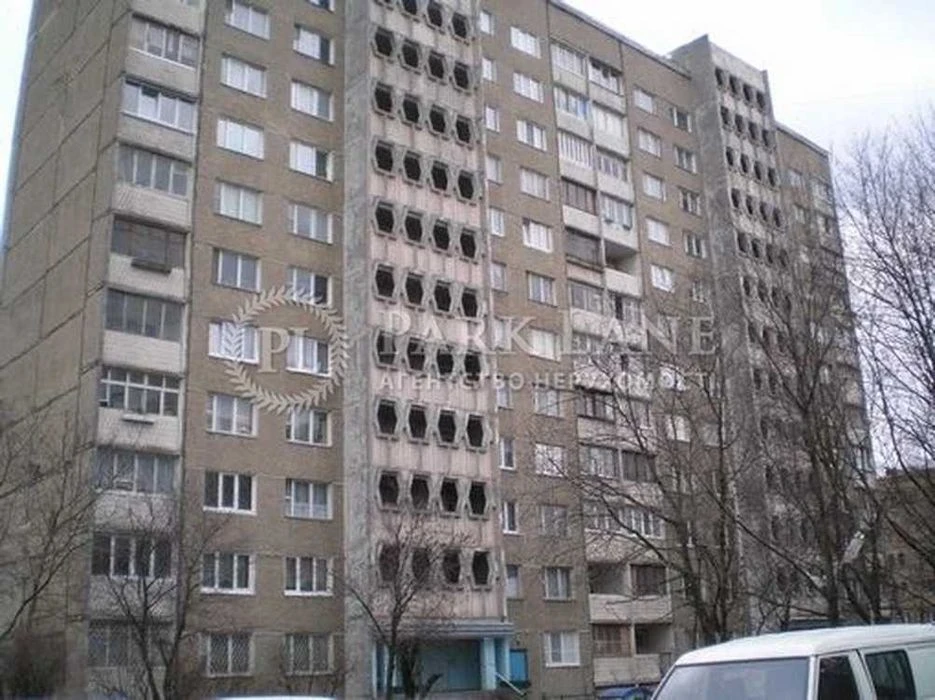 Простора 3-кімнатна квартира біля метро Деміївська вул. Вели