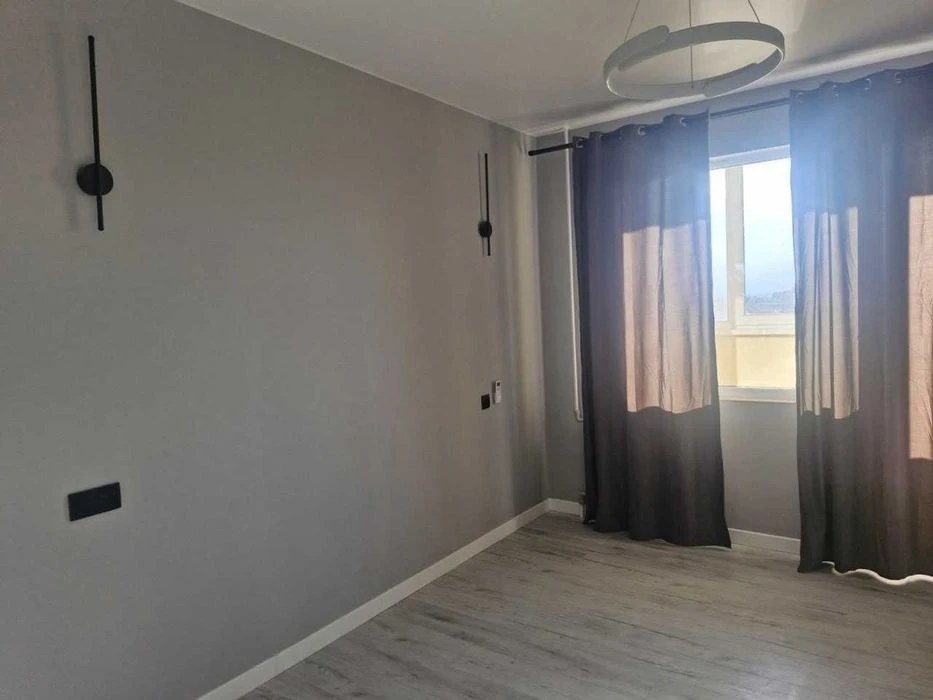 * 2-кімнатна квартира по вул. Олександра Махова (Жолудєва),