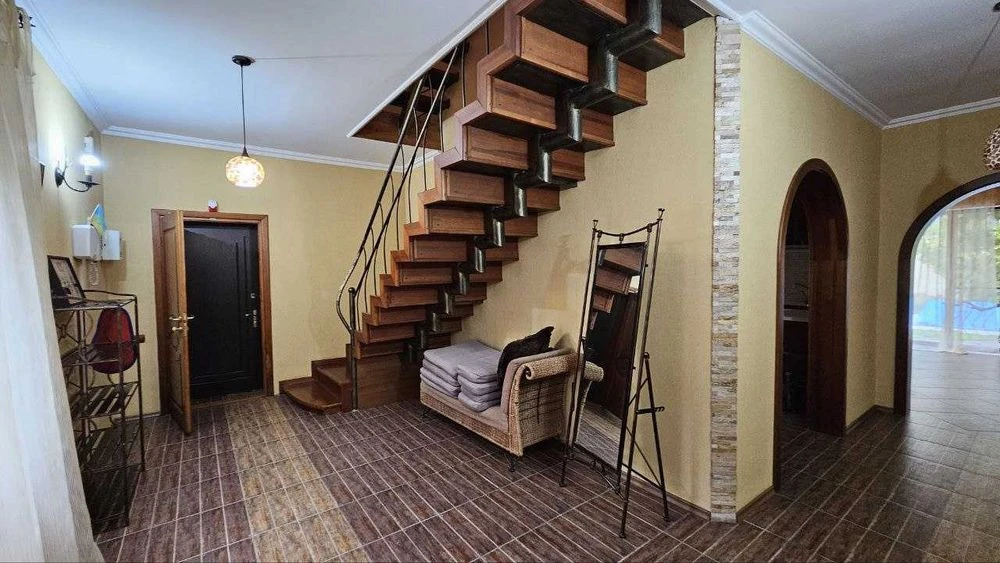 Продам капитальный дом 250 м на Даче Ковалевского.