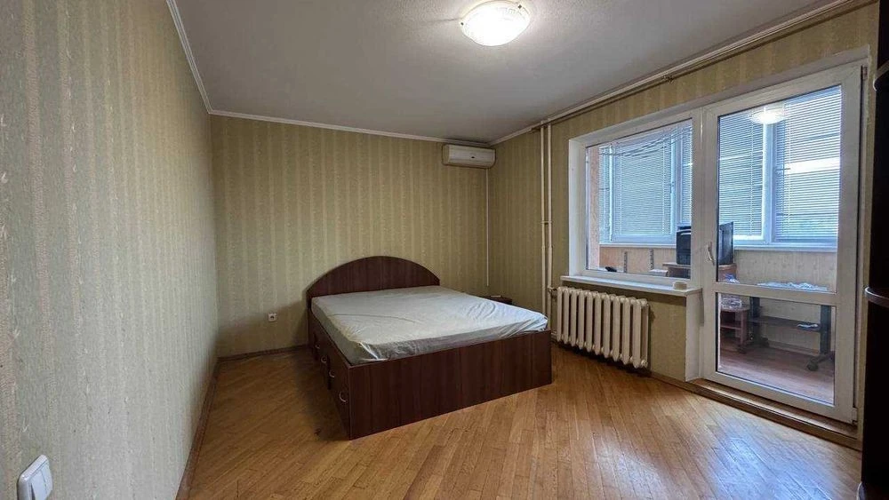 ТОП Продам 2к квартиру 74м з ремонтом Дарницький бульвар 8 Д