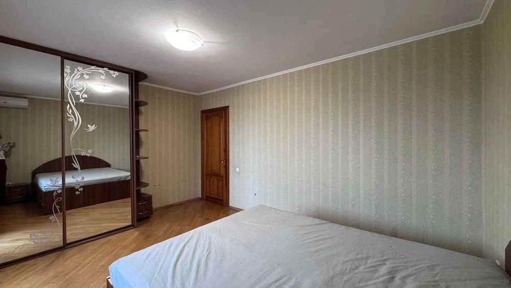 ТОП Продам 2к квартиру 74м з ремонтом Дарницький бульвар 8 Д
