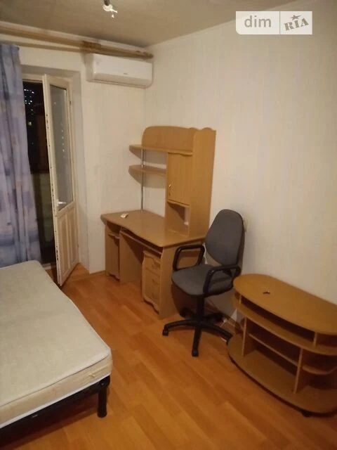 Довготривала оренда 1к квартири на вул. Лариси Руденко 10 •