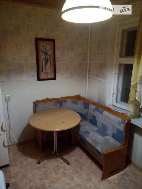 Довготривала оренда 1к квартири на вул. Лариси Руденко 10 •