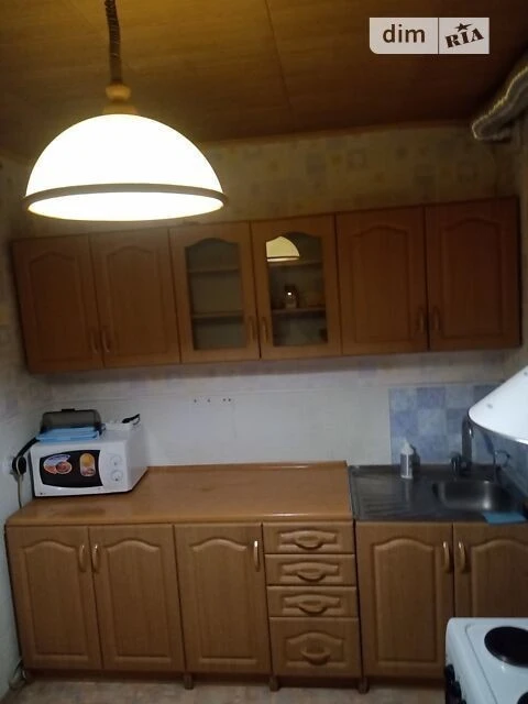 Довготривала оренда 1к квартири на вул. Лариси Руденко 10 •