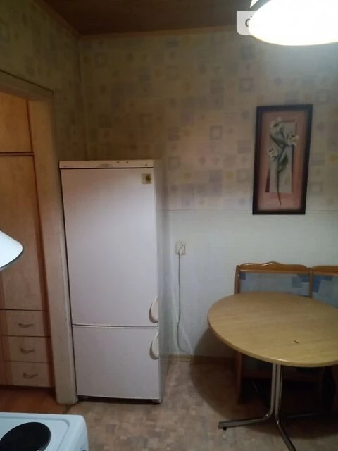 Довготривала оренда 1к квартири на вул. Лариси Руденко 10 •