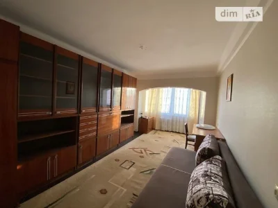 Довготривала оренда 2к квартири на просп. Павла Тичини 1А •