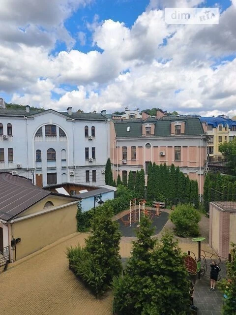 Довготривала оренда 2к квартири на вул. Дегтярна 7, кв. 11 •