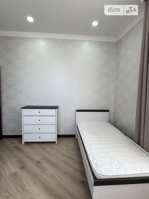 Довготривала оренда 3к квартири на вул. Квіткова 10 • ID 345