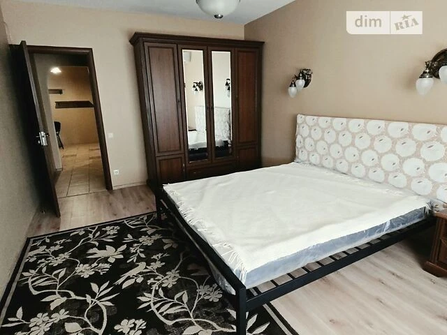 Довготривала оренда 2к квартири на вул. Ахматової Анни 28 •