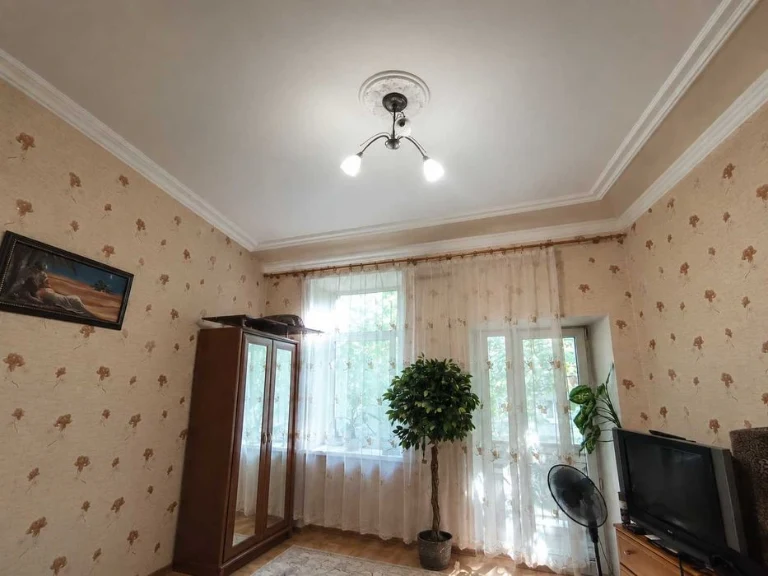 I will sell a room in the Center on Tolstoy Square