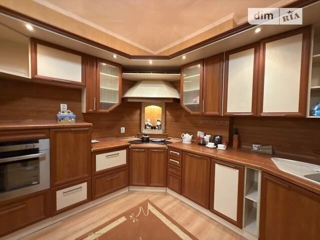 Довготривала оренда 4к квартири на вул. Шота Руставелі 44 •