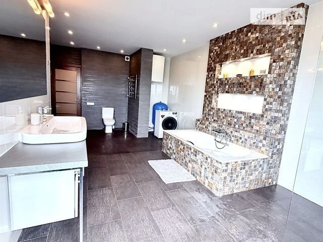 Довготривала оренда 3к квартири на вул. Осіння 33 • ID 34578