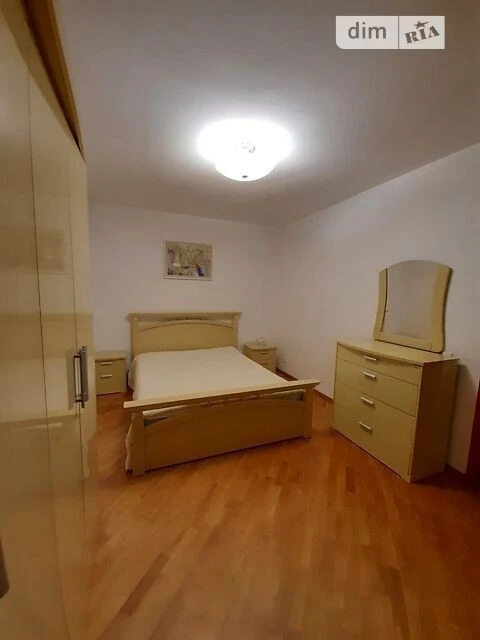 Довготривала оренда 4к квартири на вул. Академіка Єфремова 1