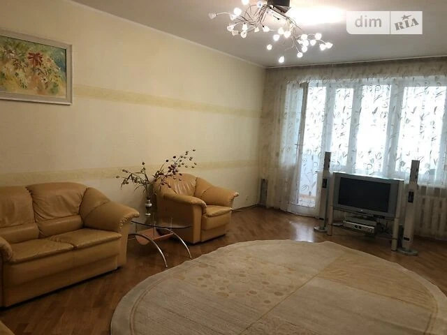 Довготривала оренда 4к квартири на вул. Академіка Єфремова 1