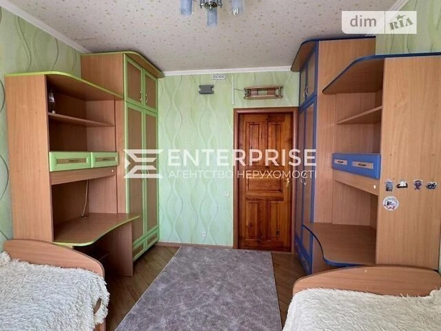 Довготривала оренда 3к квартири на вул. Миколи Ушакова 18 •