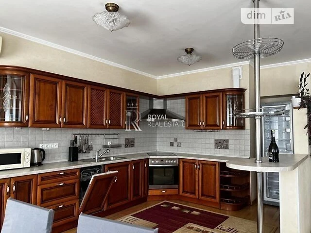 Довготривала оренда 3к квартири на просп. Голосіївський 68 •