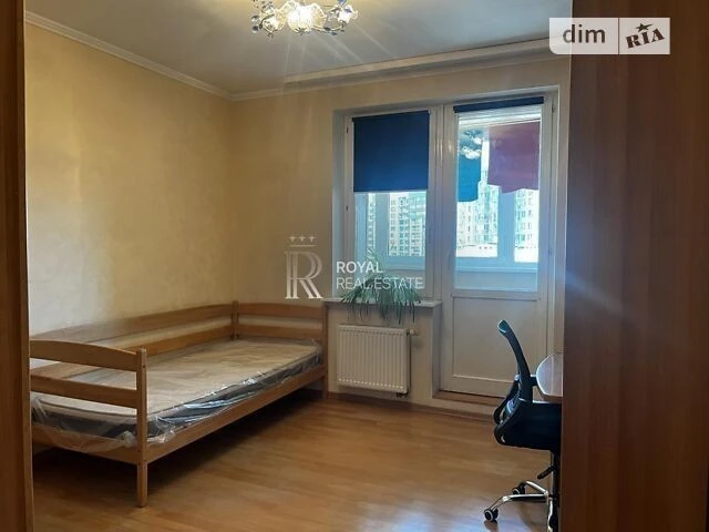 Довготривала оренда 3к квартири на просп. Голосіївський 68 •