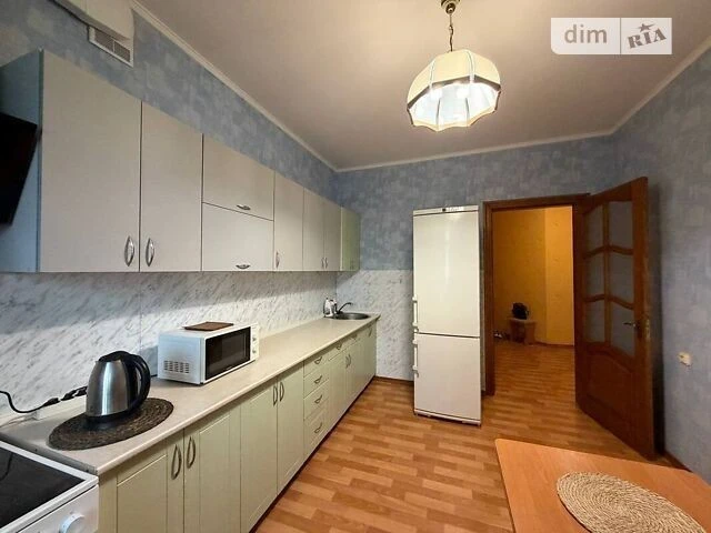 Довготривала оренда 1к квартири на просп. Миколи Бажана 12 •