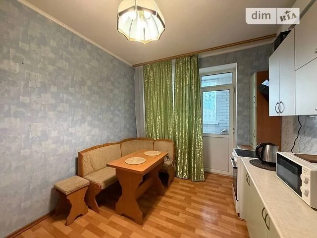 Довготривала оренда 1к квартири на просп. Миколи Бажана 12 •