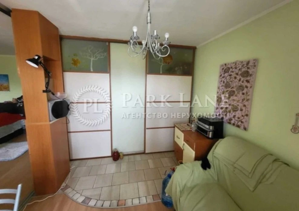 TOP Svyatoshyn Selling a 1-room apartment, renovated Kotelnikova
