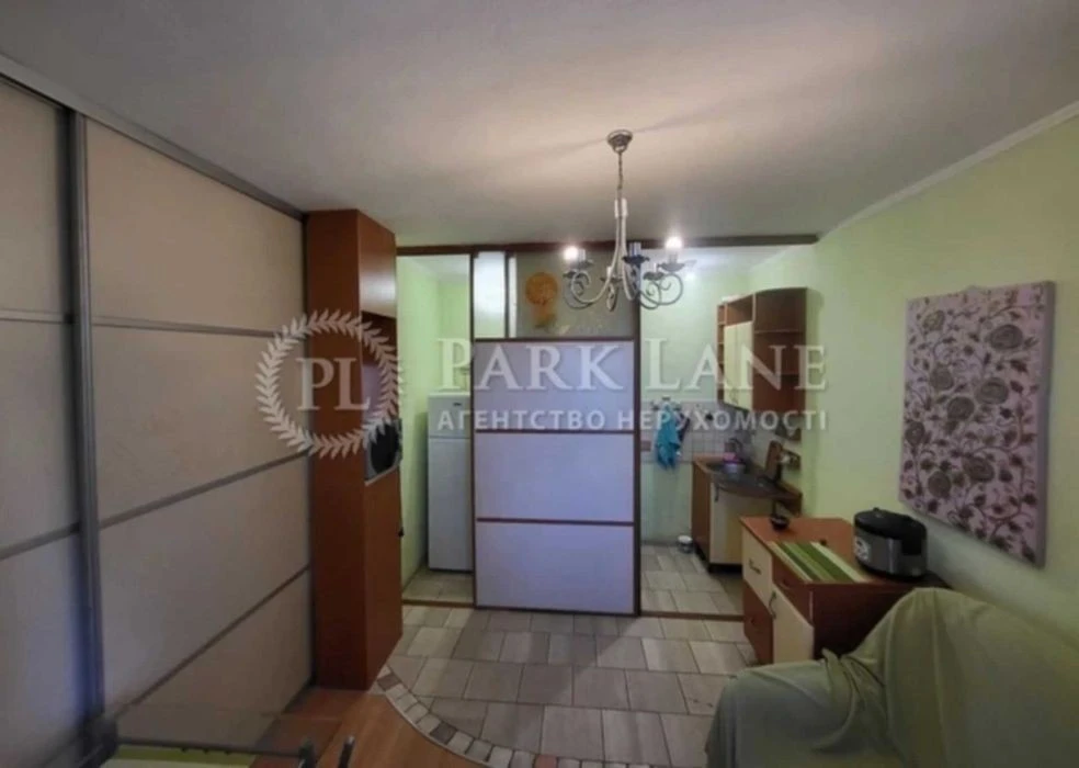 TOP Svyatoshyn Selling a 1-room apartment, renovated Kotelnikova