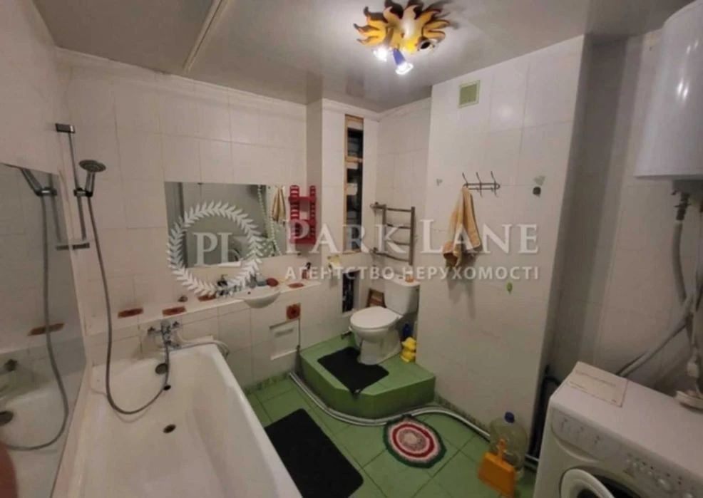 TOP Svyatoshyn Selling a 1-room apartment, renovated Kotelnikova