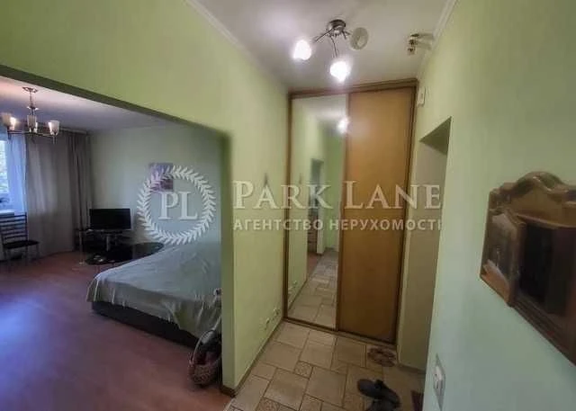 TOP Svyatoshyn Selling a 1-room apartment, renovated Kotelnikova