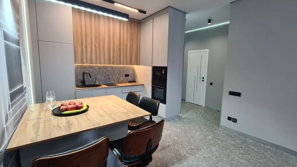 I will sell my euro-two-room apartment 57m2 in the EDELWEISS residential complex in Pecherskyi Zvyrynets