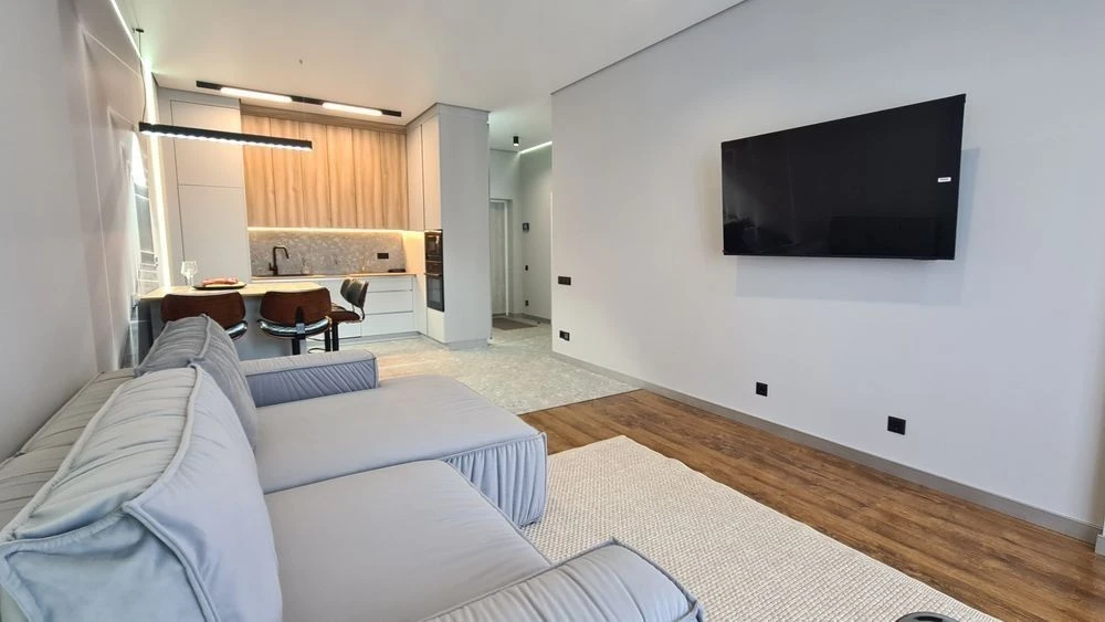 I will sell my euro-two-room apartment 57m2 in the EDELWEISS residential complex in Pecherskyi Zvyrynets