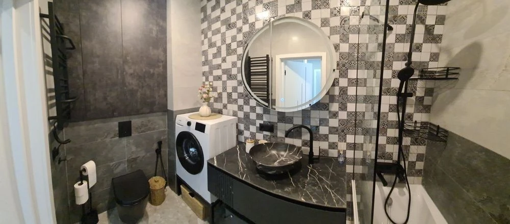 I will sell my euro-two-room apartment 57m2 in the EDELWEISS residential complex in Pecherskyi Zvyrynets