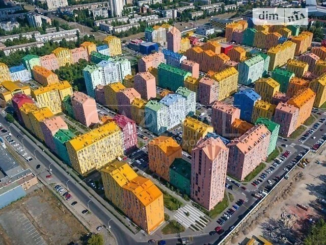 Довготривала оренда 3к квартири на вул. Регенераторна 4/11 •