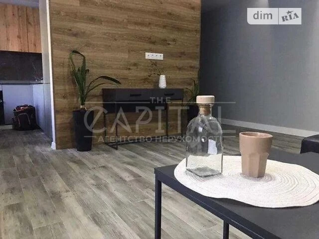 Довготривала оренда 3к квартири на вул. Дмитрівська 96/98 •