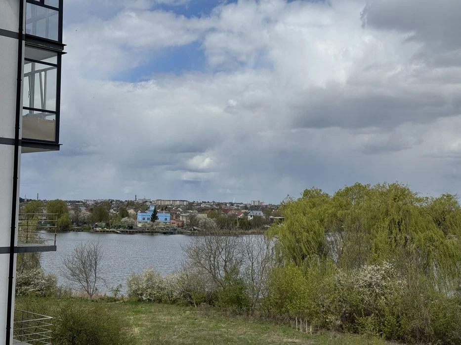 Продам велику 1-кім квартиру з виглядом на озеро ЖК Панорама