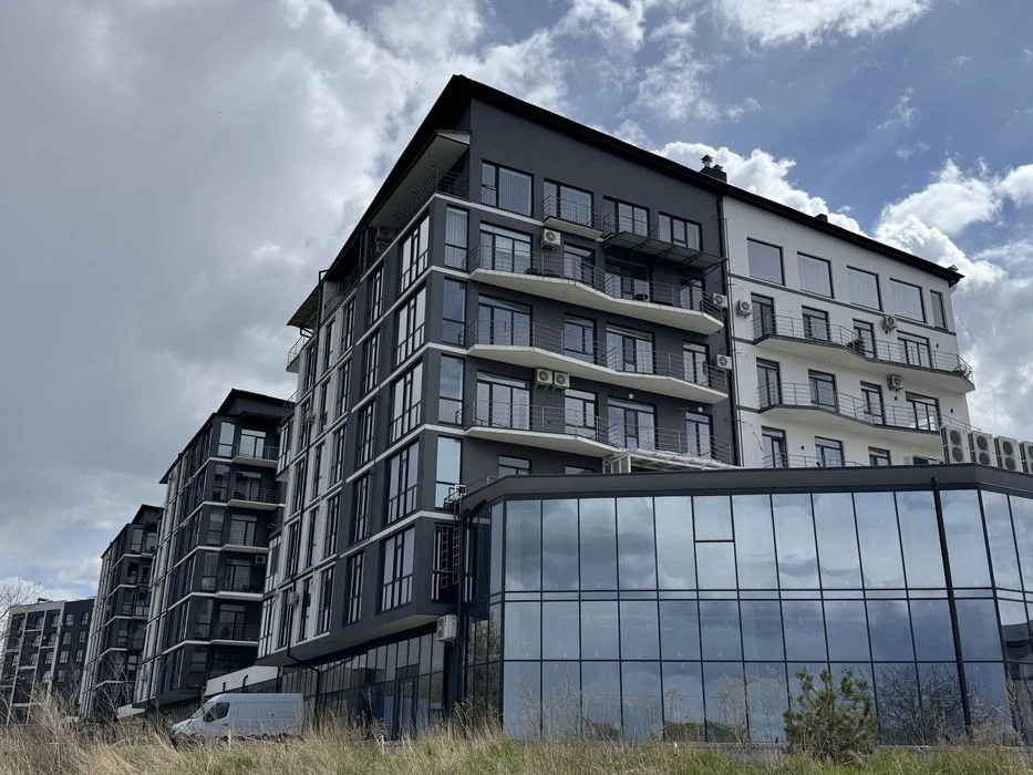 Продам велику 1-кім квартиру з виглядом на озеро ЖК Панорама