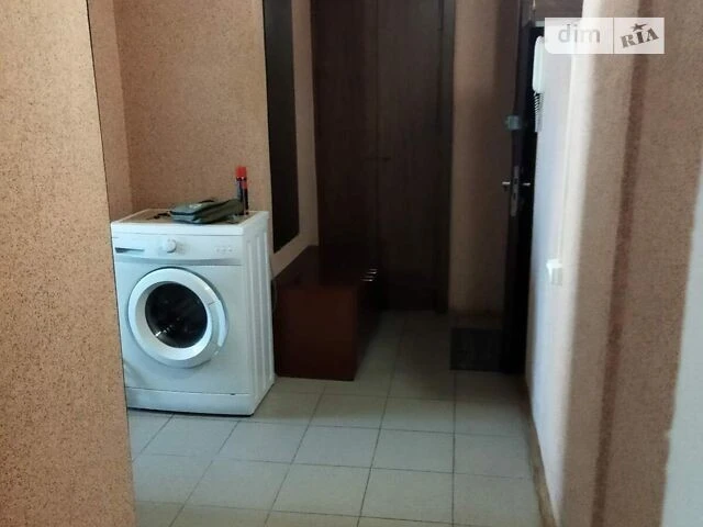 Довготривала оренда 1к квартири на просп. Павла Тичини 12Б •