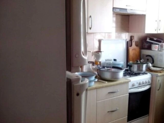 Здам в оренду кімнату на вул. Академіка Щусєва 38 довгострок