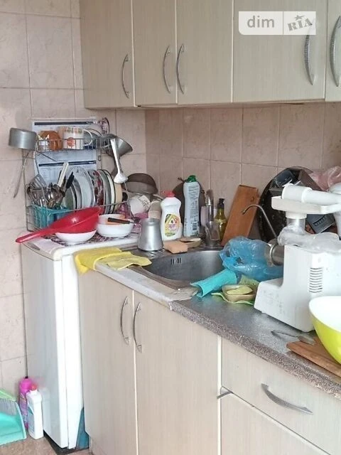 Здам в оренду кімнату на вул. Академіка Щусєва 38 довгострок