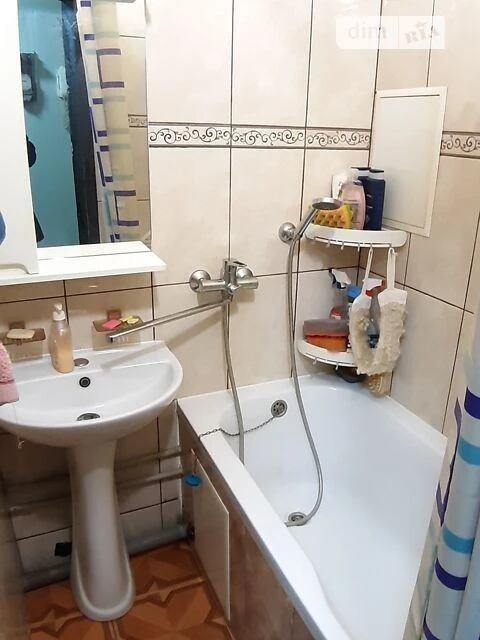Здам в оренду кімнату на вул. Кирилівська 117 довгостроково
