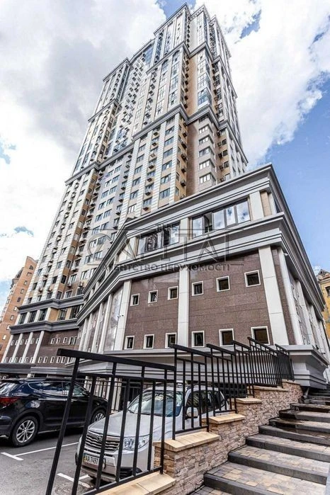 For sale / Apartment / 65 m2 / Royal Tower residential complex / Holosiivskyi district