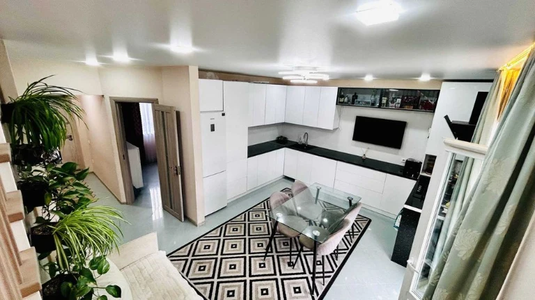 For sale. Modern townhouse with garage. 3 rooms, 82 square meters.
