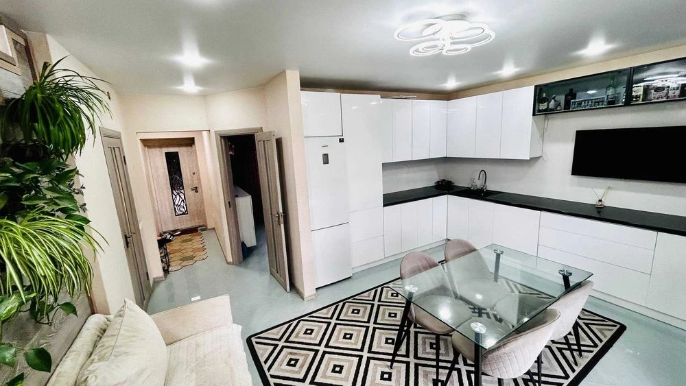 For sale. Modern townhouse with garage. 3 rooms, 82 square meters.