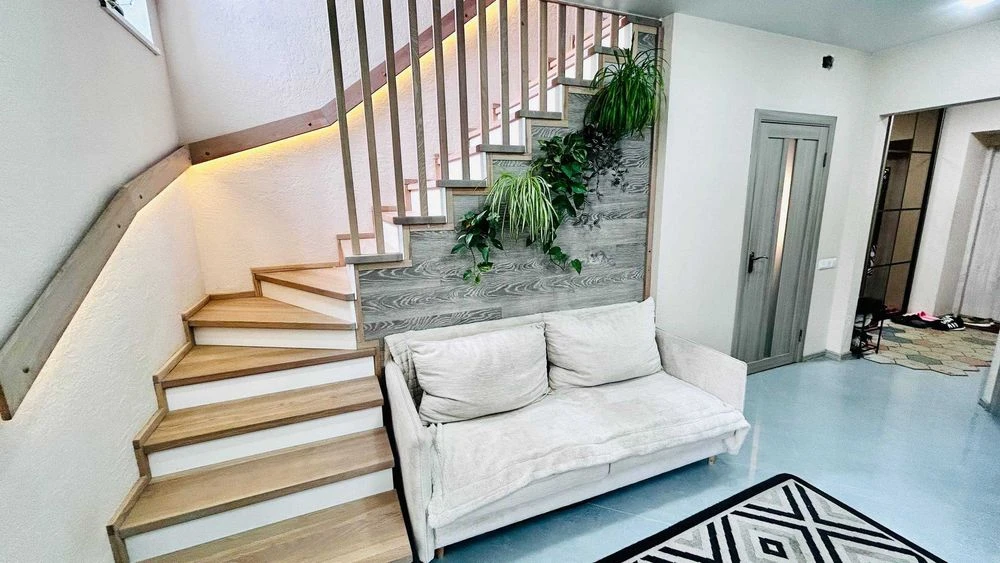For sale. Modern townhouse with garage. 3 rooms, 82 square meters.