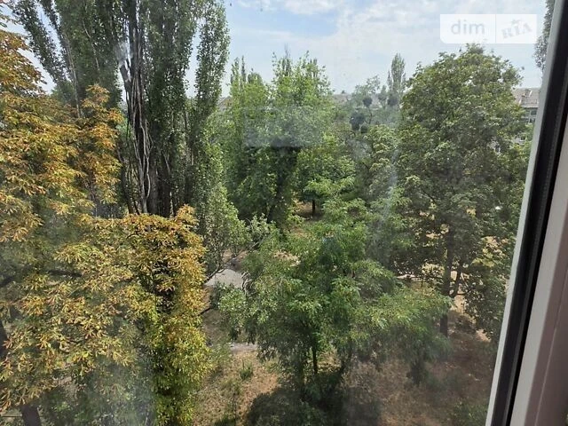 Довготривала оренда 2к квартири на бул. Верховної Ради 10 •