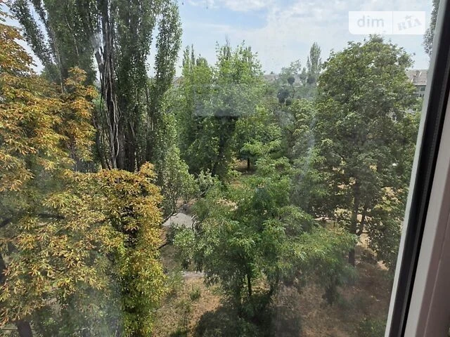 Довготривала оренда 2к квартири на бул. Верховної Ради 10 •