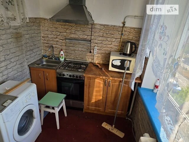 Довготривала оренда 2к квартири на бул. Верховної Ради 10 •