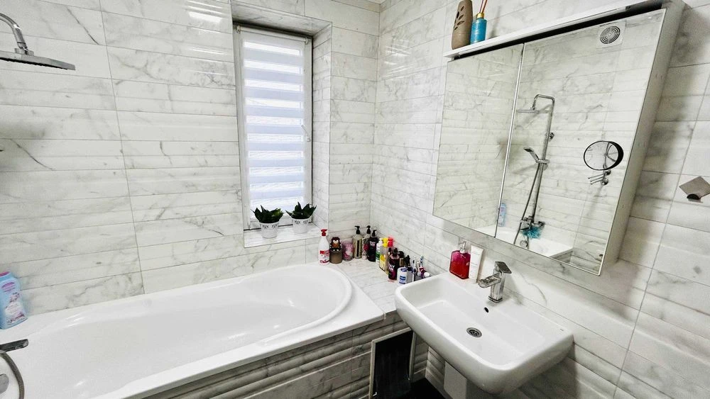 For sale. Modern townhouse with garage. 3 rooms, 82 square meters.