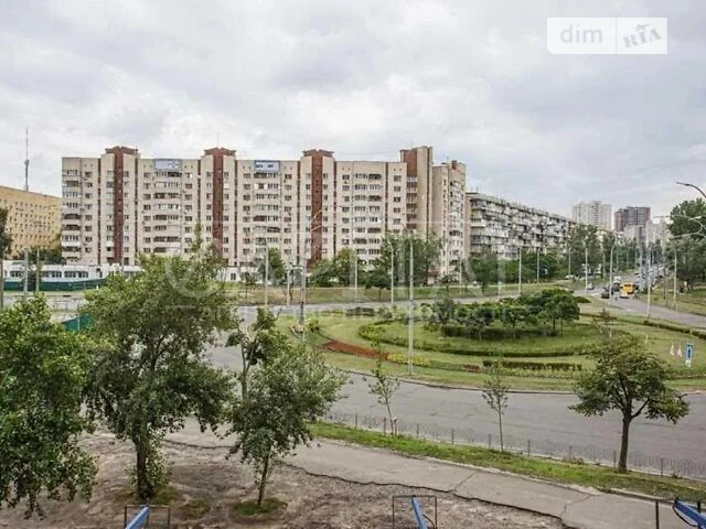 Довготривала оренда 4к квартири на вул. Левка Лук'яненка 21
