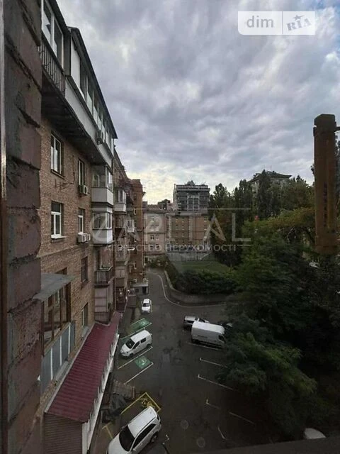 Довготривала оренда 3к квартири на вул. Прорізна 10 • ID 346