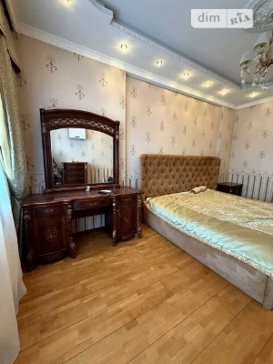 Довготривала оренда 3к квартири на вул. Микільсько-Слобідськ